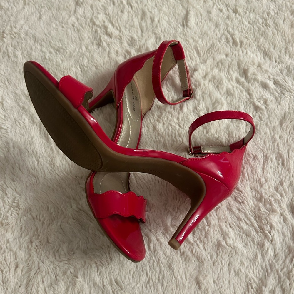 Brand new never worn Bandolino red heels size 7